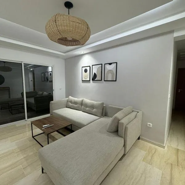 The pearl of Aouina - Modern Splus2 luxurious apartment，位于La Soukra的酒店