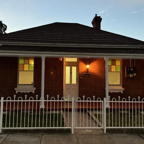 Cottage on Manilla - Bathurst - Centrally located，位于巴瑟斯特的酒店
