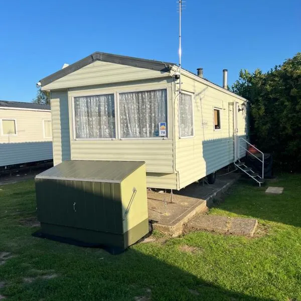 4 Berth Holiday Home at Seawick Holiday Park，位于Little Clacton的酒店