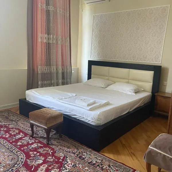 Cozy Stay in Zugdidi，位于祖格迪迪的酒店