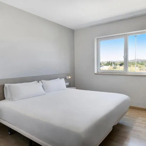 B&B HOTEL Madrid Las Rozas，位于拉斯·罗萨斯·德·马德里的酒店