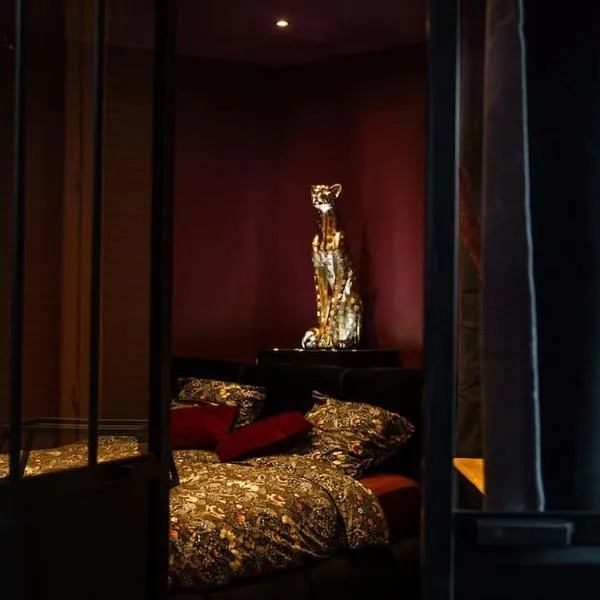 LOVE ROOM LORIENT LoveLoft L'Escapade Romantique，位于洛里昂的酒店