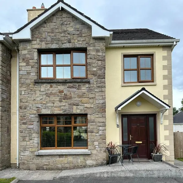 Home near the River Shannon，位于Rooskey的酒店