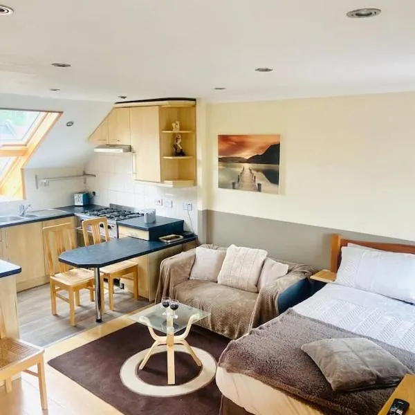 Quaint studio flat in Harrow，位于Harrow on the Hill的酒店