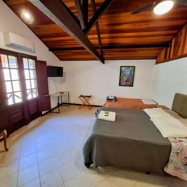 Casa Rosada seu refúgio na serra，位于米格尔-佩雷拉的酒店