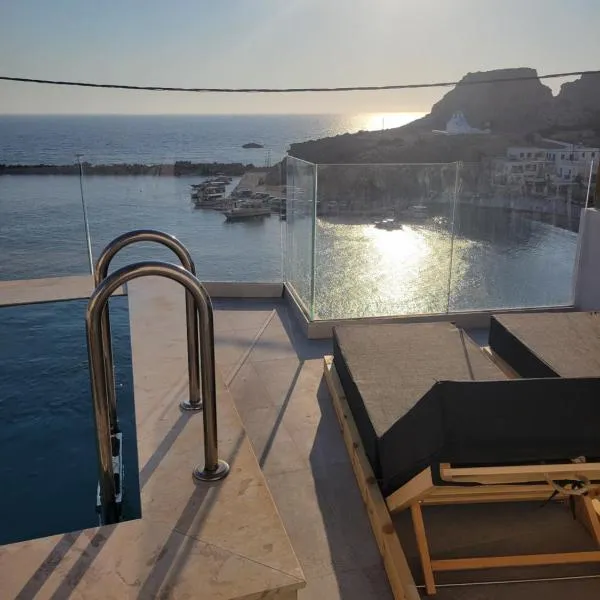 Almyra Boutique Suites with Private Pool -Finiki，位于弗伊尼基昂的酒店