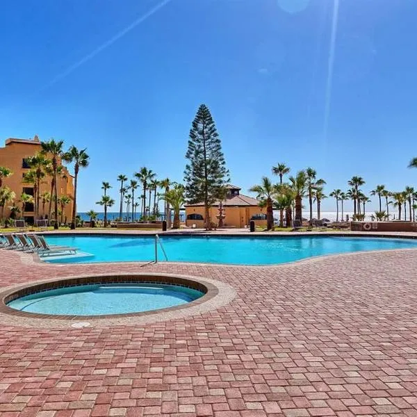 Sandy Beach Princesa D107 Ocean Front Resort，位于佩尼亚斯科港的酒店