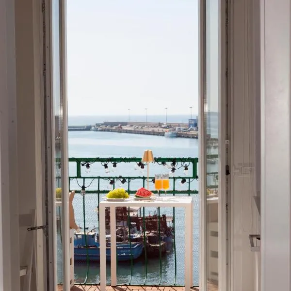 La Finestra Sul Mare Central Apartment Vista mare，位于安齐奥的酒店