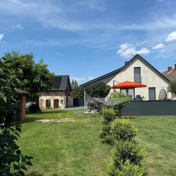 Cottbus Merzdorf Bauernhaus Ferienhaus，位于科特布斯的酒店