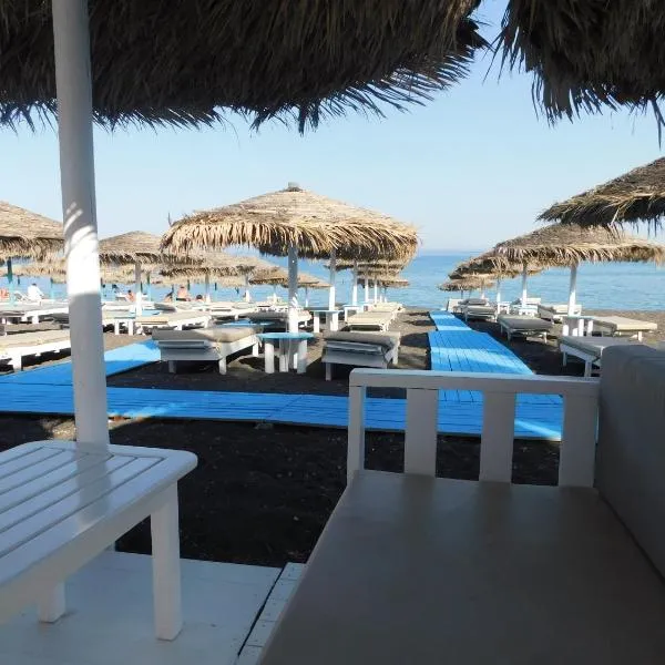 Perissa BeachFront Rooms，位于佩里萨的酒店