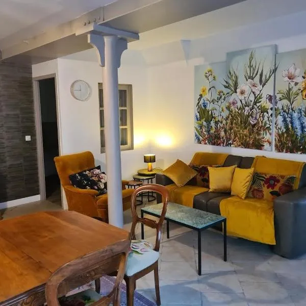 Gîte en face du Château de NIZAS, 4 chambres d'hôtes et 1 appartement familial pour 4 personnes，位于Nizas的酒店
