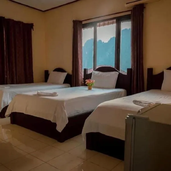 DokPhut Guesthouse，位于万荣的酒店