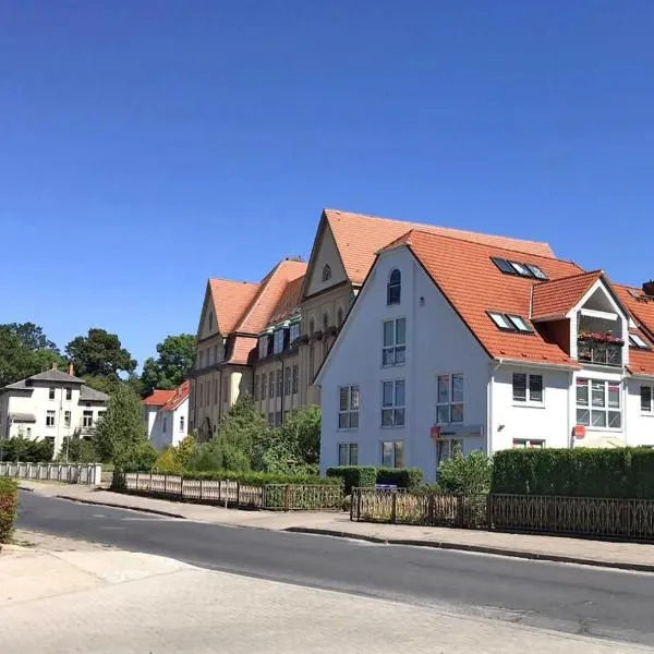 Am Kulturpark - Ferienwohnung mit 3 Schlafräumen für 6 Personen Neubrandenburg，位于新勃兰登堡的酒店