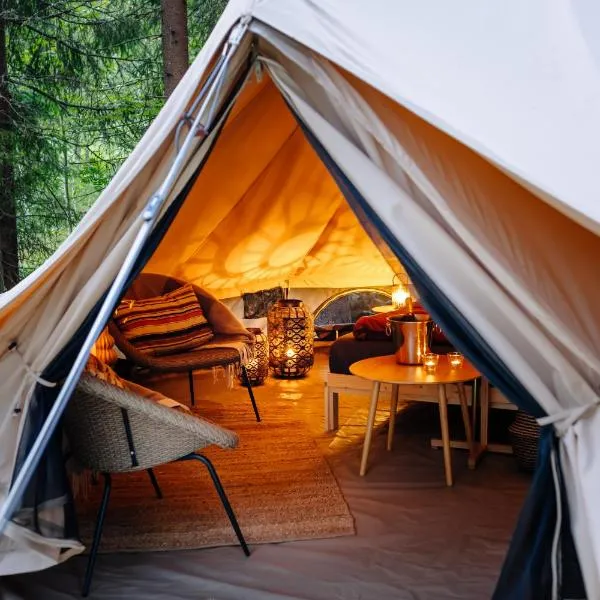 Glampingtält i naturen，位于Molkom的酒店