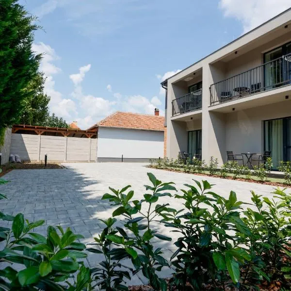 Gyulai Várpark Apartman 2，位于久洛的酒店