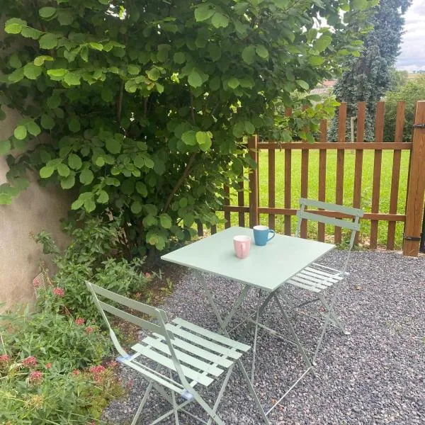 Petite maison dans le Morvan，位于吕齐的酒店
