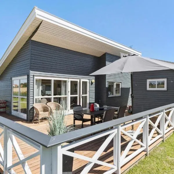 2 Bedroom Nice Home In Gudhjem，位于Rø的酒店