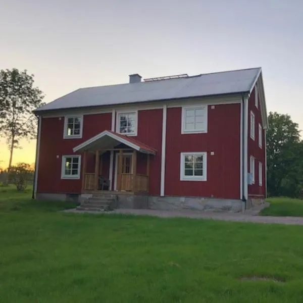 Newly renovated cozy house Urshult-Åsnen-south Småland，位于Urshult的酒店