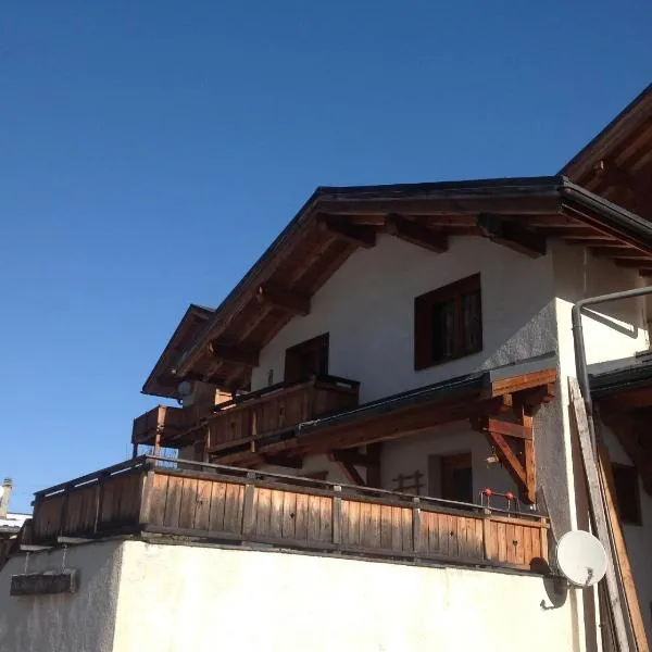 Appartement confortable avec vue montagne a Peisey Nancroix，位于拜兰特里的酒店