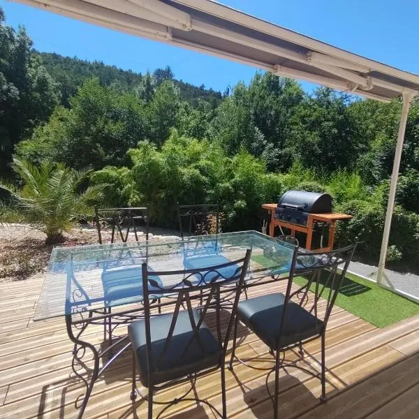 Gîte La Bauge 1 à 7 personnes 26400 Montclar sur Gervanne，位于Montclar-sur-Gervanne的酒店