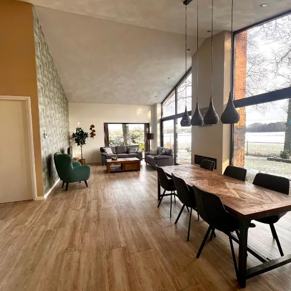 Luxe recreatiewoning midden in bosrijke omgeving，位于Knegsel的酒店