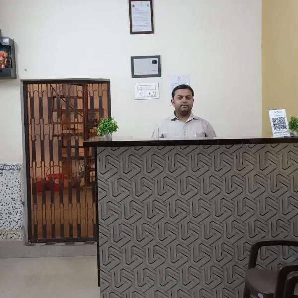 HOTEL ROYAL INN，位于Satna的酒店