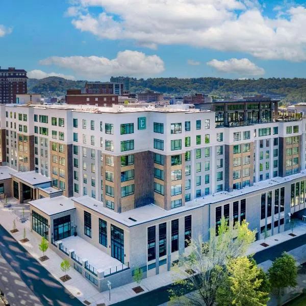 Embassy Suites By Hilton Asheville Downtown，位于阿什维尔的酒店