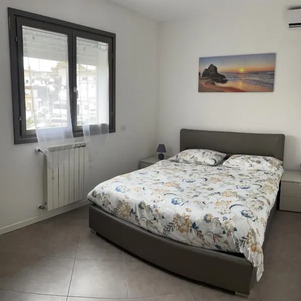 DolceCasaLeoGiu con parcheggio coperto gratuito，位于Vitinia的酒店