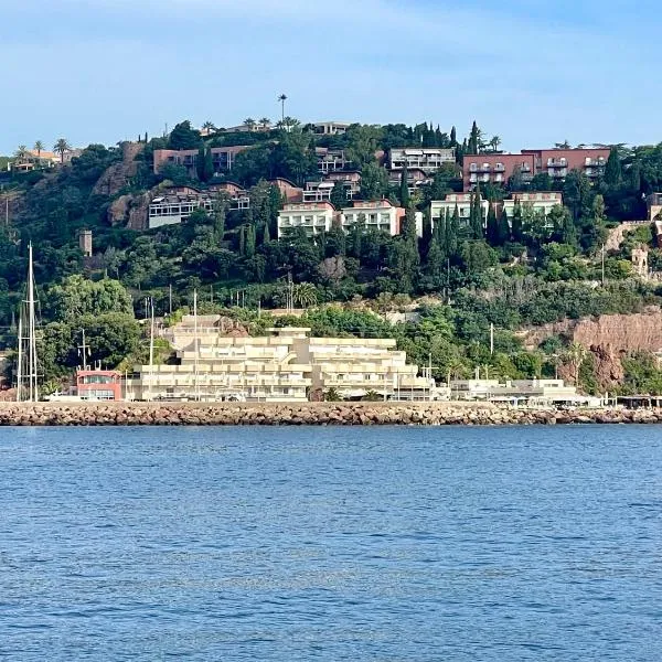 Riviera Beach Hotel，位于曼德琉-拉纳普勒的酒店