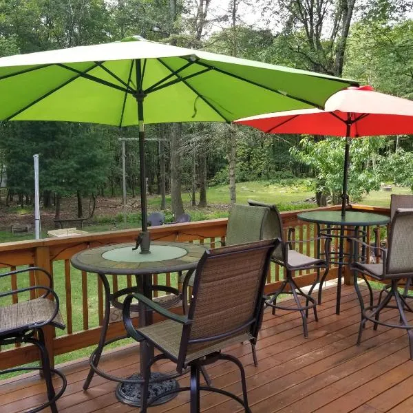 Serenity and Fun all in one in this Cozy Pocono Cabin，位于吉姆索普的酒店