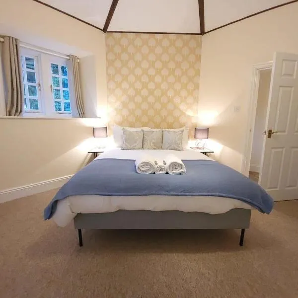 Cosy 1-bedroom cottage next to Combe Lodge Venue，位于Blagdon的酒店