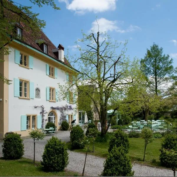 Schloss Ueberstorf - Tafeln, Tagen, Träumen，位于Flamatt的酒店