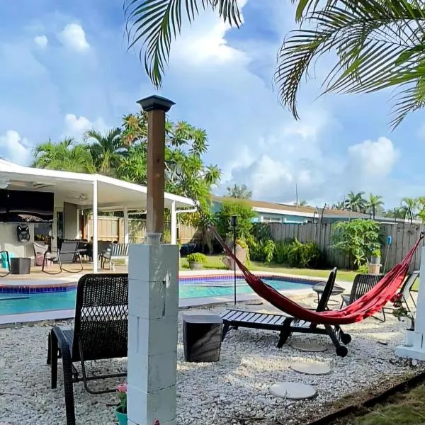 Pool House Resort heated swimming pool private duplex，位于卡特勒湾的酒店