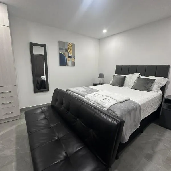 Home 333 Habitacion 331，位于Escazu的酒店