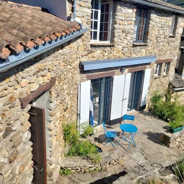 Chambre et terrasse dans une ancienne bergerie，位于奥拉尔盖的酒店