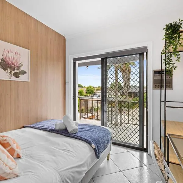 Cozy Private Single Room in Bankstown - Near Transport & Shops - Shared Bathroom，位于班克斯镇的酒店