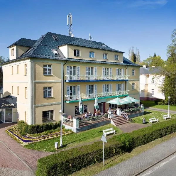 Lázeňský hotel Jirásek，位于康斯坦丁诺维拉兹内的酒店