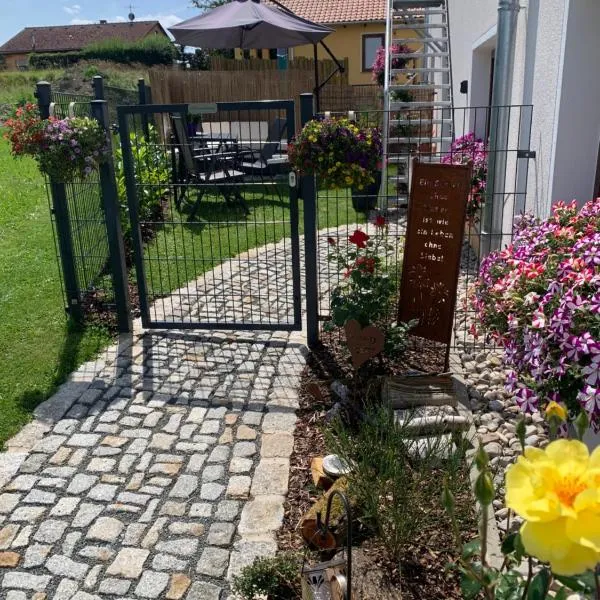 Gemütliche Ferienwohnung in idyllischer Lage-auf dem Land，位于Dittersdorf的酒店