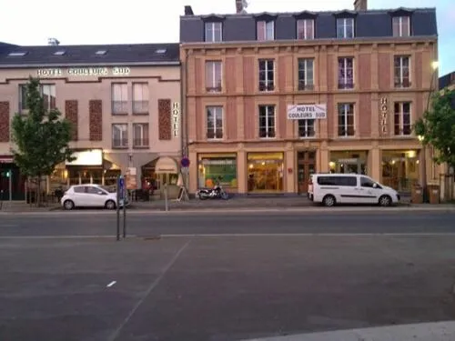 Hotel Couleurs Sud Centre-ville Gare Charleville-Mézières，位于沙勒维尔-梅济耶尔的酒店
