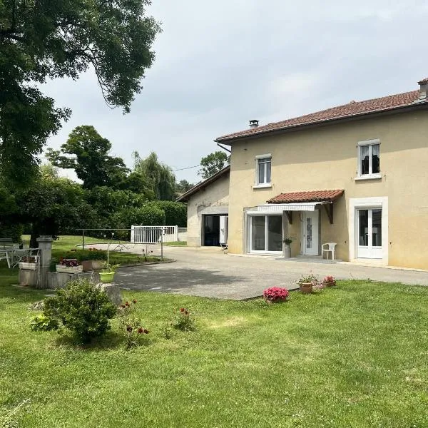 Corps de ferme à 50min de Lyon，位于Châteauneuf-de-Galaure的酒店