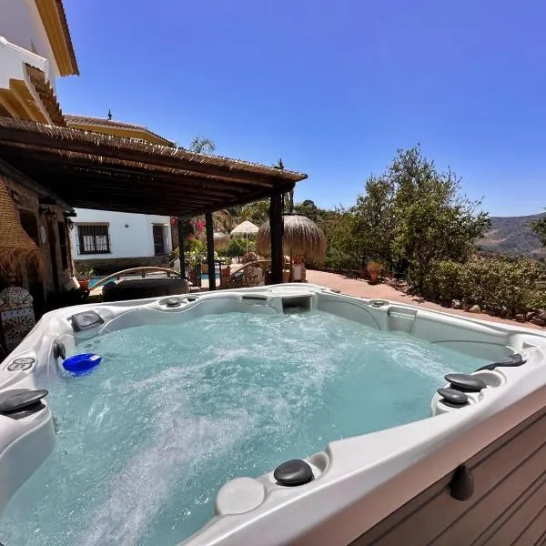 Villa Malaga con Jacuzzi Piscina vallada Barbacoa By AndaraHolidays，位于赛阿隆加的酒店