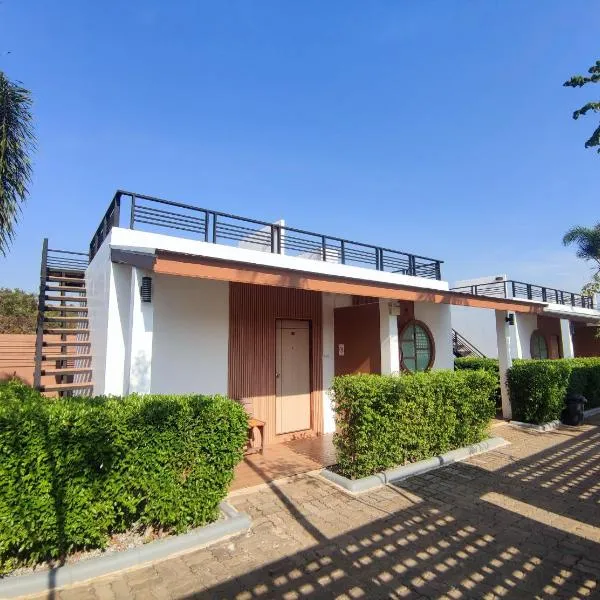 IP Plus Resort - Chanthaburi，位于尖竹汶的酒店