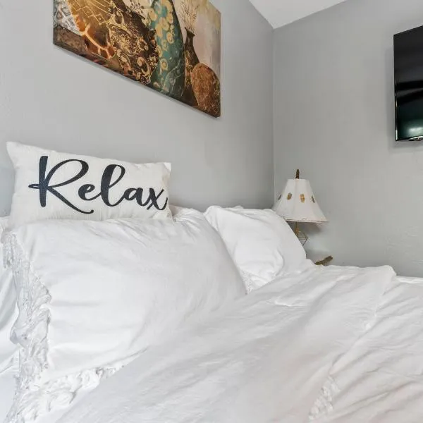 Stylish Studio Suite Near Downtown，位于安克雷奇的酒店