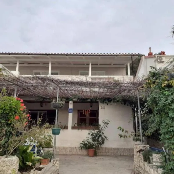 Guest House Green Corner Supetarska Draga，位于苏佩塔斯卡德拉加的酒店
