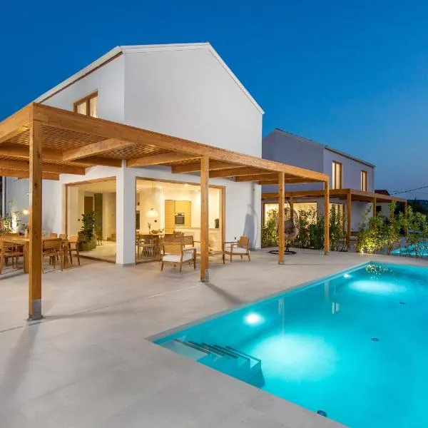 Villa 2 with Pool Soline, Krk, 280 m from beach, by 4Villas，位于索利纳的酒店