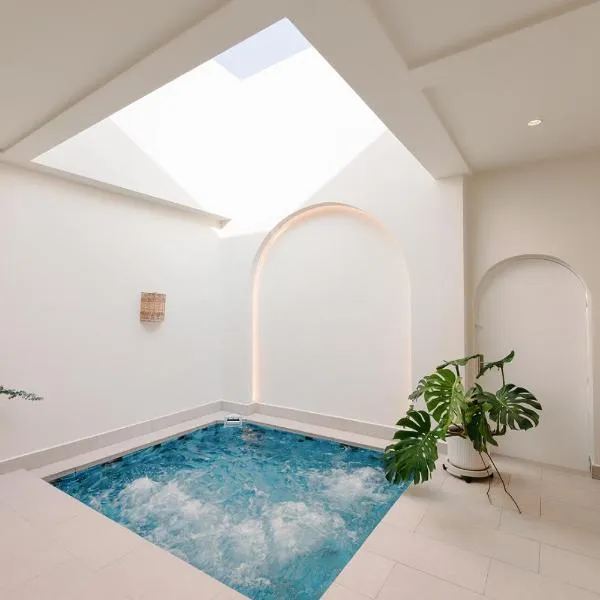 Mint Villa with Jacuzzi Pool，位于浮罗山背的酒店