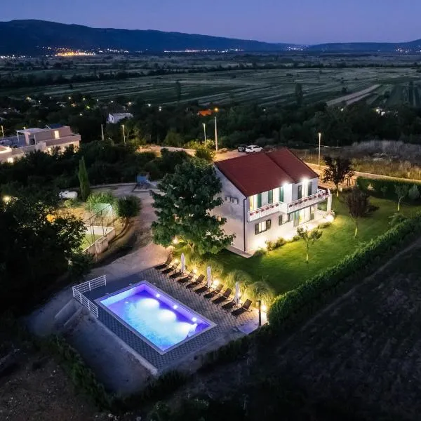 Villa Matko - family destination，位于Zmijavci的酒店