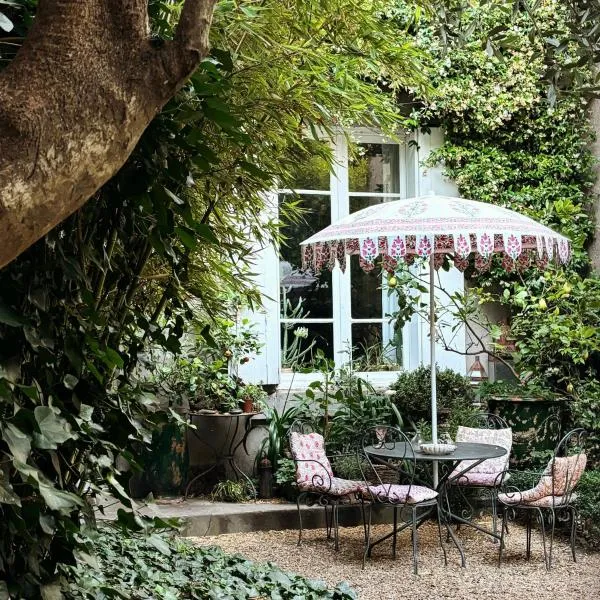 Le logis blanc bed&breakfast，位于Coursan的酒店