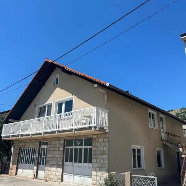 Apartman Pavić，位于利夫诺的酒店