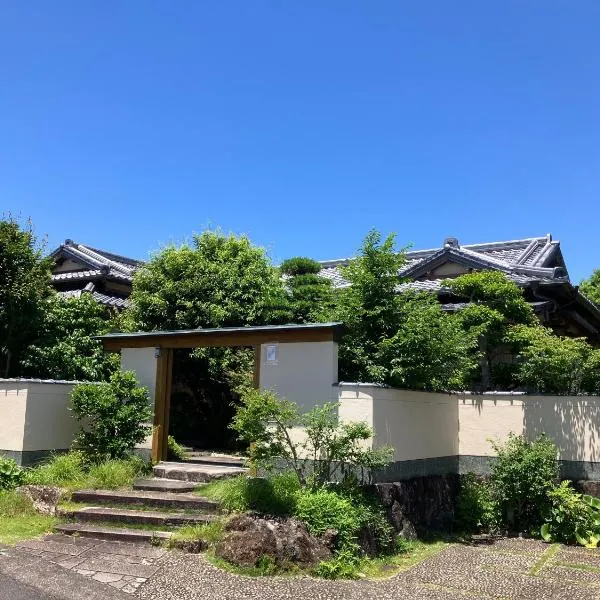旅庭 福の小径 Ryotei Fukunokomichi，位于谏早市的酒店